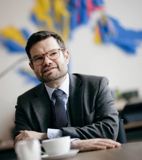 Marco Buschmann (FDP), Bundesminister der Justiz, aufgenommen im Rahmen eines Interview fue NBR in