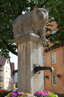 Bärenbrunnen, stone figure, sculpture, sculpture, at the back of the former Bären inn, Eningen