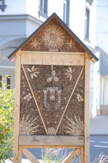 Bee hotel with city coat of arms and inscription Limburg an der Lahn, Old Town, Limburg, Hesse,