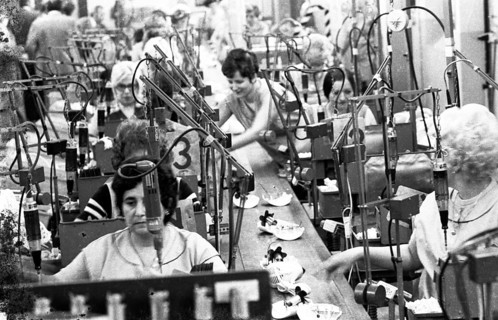 Women's jobs at the appliance manufacturer Krups on 24.06.1975 in Bottrop, Germany, Europe