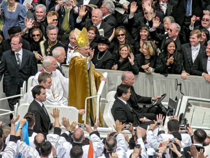 Pope Benedict XVI Joseph Ratzinger among crowds in the Popemobile after the enthronement on 24. 04.