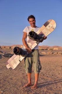 Man holding a sandboard, sandboarder, Sahara, Merzouga, Meknès-Tafilalet region, Morocco, Africa