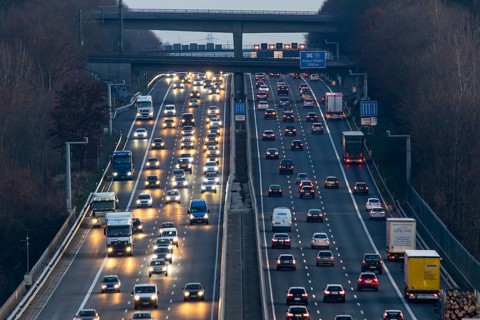 Motorway A3 between Düsseldorf and Leverkusen, near Erkrath, freeing of the hard shoulder during
