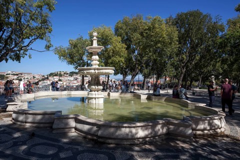 Fountain in the Jardim Sao Pedro de Alcantara, Lisbon, Portugal, Europe