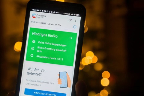 Corona Warn App in use for Christmas in Dresden. It is feared that the already very high numbers