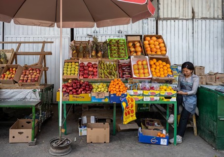 Fruit stall, woman selling fruit at the Osh bazaar, Bishkek, Kyrgyzstan, Asia
