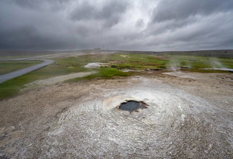 Steaming hot spring, Fagrihver, Hveravellir geothermal area, Icelandic highlands, Suðurland,