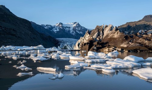 Reflection in the Svínafellslon glacier lagoon with ice floes, Svínasfellsjökull glacier tongue,