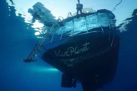 Safari boat, dive boat, livaboard Blue Planet from below, ladder, exit. Dive site Shaab El Erg,