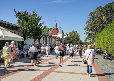 Holidaymaker, beach promenade, Swinoujscie, West Pomeranian Voivodeship, Poland, Europe