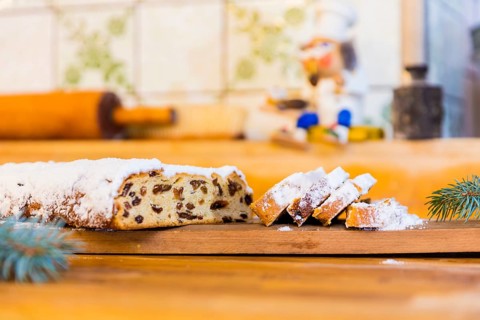 Erzgebirge Christmas stollen, there is also a stollen tradition in the Erzgebirge, the typical