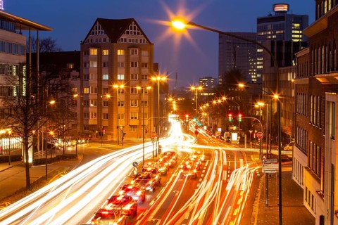Evening city centre traffic in Essen, large intersection of Bismarckstrasse, B224, Friedrichstrasse
