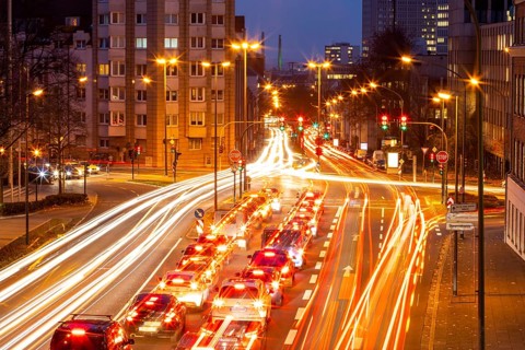Evening city centre traffic in Essen, large intersection of Bismarckstrasse, B224, Friedrichstrasse