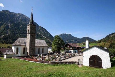 Church and cemetery in Hinterstein, Bad Hindelang, Oberallgäu, Allgäu, Bavaria, Germany, Europe