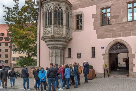 Guided tour around the Sebaldus Church, Nuremberg, Middle Franconia, Bavaria, Germany, Europe