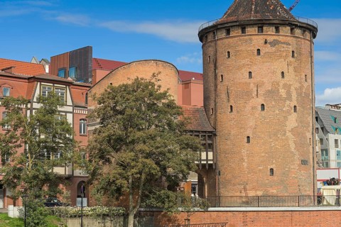 Milk churn gate, Granary Island, Old Town, Gdansk, Pomeranian Voivodeship, Poland, Europe