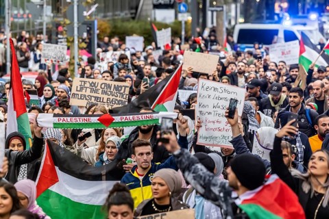 Rally of pro-Palestinian demonstrators. They demand an end to the oppression of the Palestinians