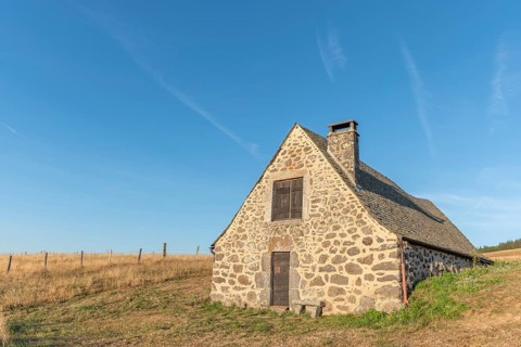 Traditional sheepfold renovated in stone in Aubrac. Cevennes, France, Europe