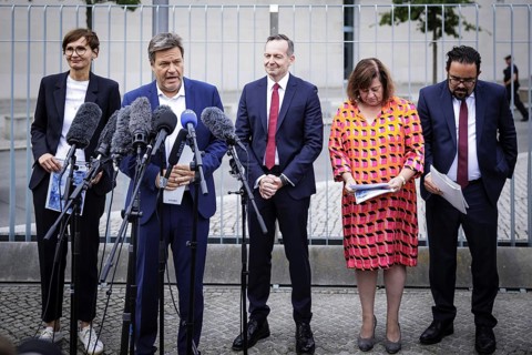 (L-R) Bettina Stark-Watzinger, Bundesministerin fuer Forschung und Bildung, Robert Habeck,
