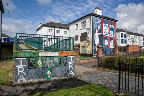 Murals, political murals from the time of the resistance of the IRA, Bogside quarter,