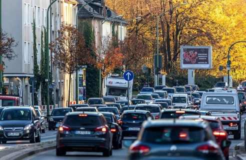 Gladbecker Straße in Essen, B224, inner-city street in Essen heavily polluted by air pollution,