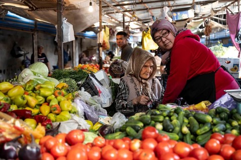 Old woman on a stall selling vegetables at the Osh Bazaar, Bishkek, Kyrgyzstan, Asia