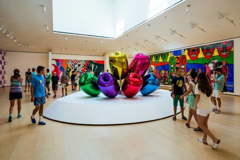 Guggenheim Museum, architect Frank Gehry, interior view, artist Jeff Koons, Bilbao, Basque Country,