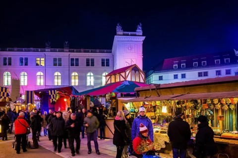 The nostalgic Christmas market in the stable yard of Dresden's Residence Palace also offers quiet