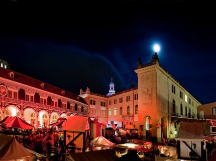 The nostalgic Christmas market in the stable yard of Dresden's Residence Palace also offers quiet