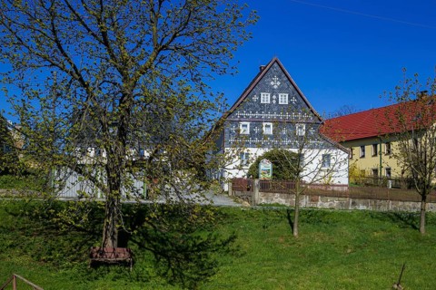 Niederottendorf is located between Berthelsdorf and Oberottendorf at the foot of the scenic Hohwald