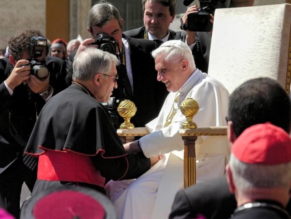 Pope Benedict XVI Joseph Ratzinger greets a cardinal for the 1st audience on 27/04/2005, St.