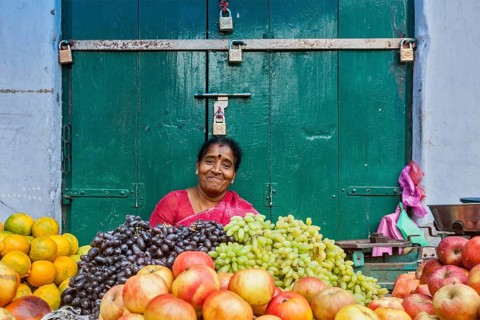 TIRUCHIRAPALLI, INDIA, FEBRUARY 14, 2013: Unidentified Indian woman, hawker (street vendor) of