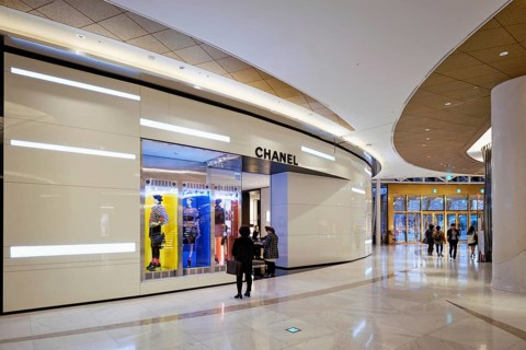 SEOUL, SOUTH KOREA, April 1, 2016 : Chanel shop in recently opened Lotte Avenuel Koreaâ??s largest
