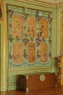 Chinese room with chest and tapestry, embroidery, interior view, castle, Lichtenwalde, Niederwiesa,