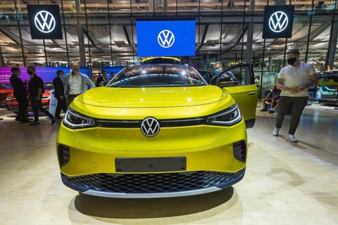 World premiere of the purely electrically driven SUV ID.4. This marks VW's entry into the world's