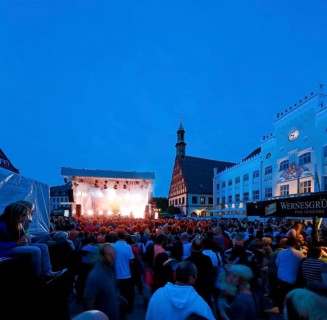Concert in Zwickau's old town centre. Today, Zwickau is a large district town in the south-west of