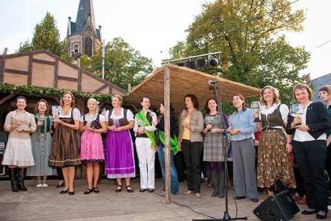 Saxon wine queens at the wine festival in Kötzschenbroda