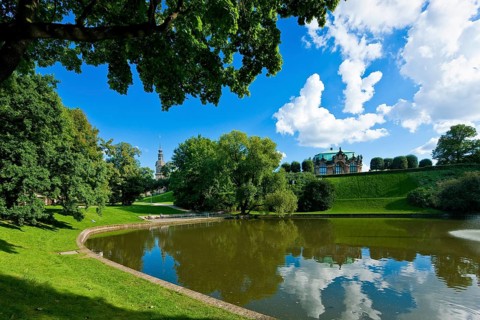 As a world-famous work of art, it is an important tourist destination for all visitors to the city.
