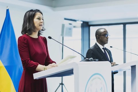 (L-R) Annalena Baerbock (Buendnis 90 Die Gruenen), Bundesaussenministerin, und Vincent Biruta,