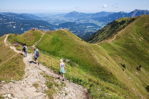 Ridge trail between Fellhorn and Söllerkopf peaks, behind Allgäu Alps and Illertal valley,