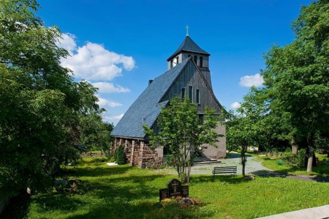 Zinnwald-Georgenfeld is the highest easternmost winter sports centre in the Ore Mountains and,