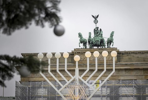 Chanukka Leuchter am Brandenburger Tor