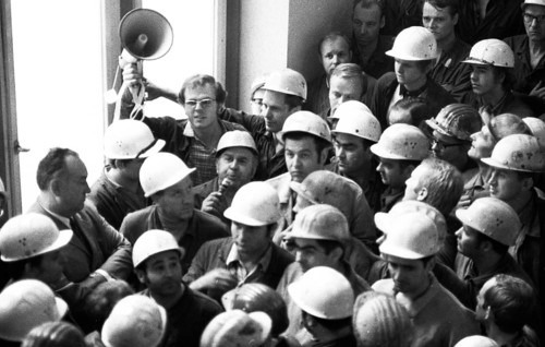 With a siege and temporary occupation of the Hoesch AG headquarters on 11.9.1969, spontaneous