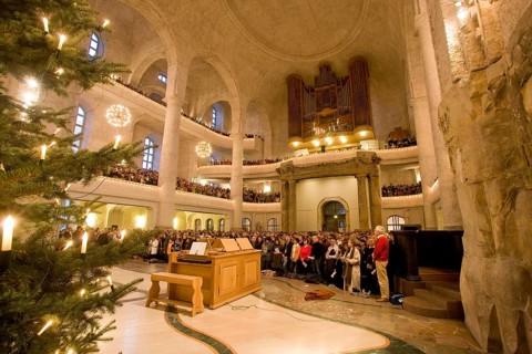 The Christmas season begins on Christmas Eve with the Christmas Vespers of the Dresden Kreuzchor in