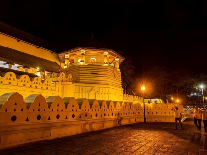 Temple of the Tooth at night, Sri Dalada Maligawa, Kandy, Sri Lanka, Asia