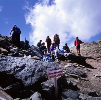 AUT, Austria, Matrei: For mountain hikers, the mountain tour on the Venedigerhoehenweg, here on 12