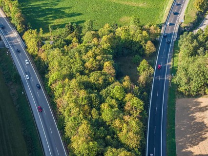 A8 motorway near Hohenstadt in the Swabian Alb. The two directional carriageways separate here. For