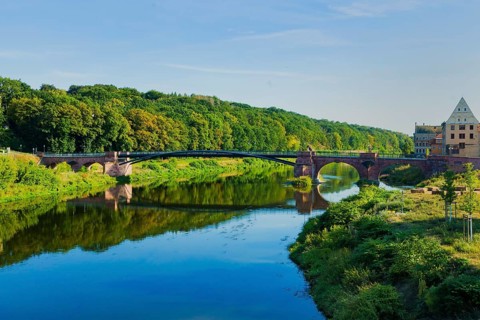 The Pöppelmann Bridge, probably the most famous bridge, spans the Mulde in the northern part of the