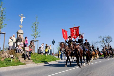 Every year at Easter there are about 5 processions in Lusatia, each with about 200 riders. The