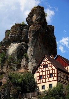 Felsburg and half-timbered house of the Franconian Switzerland Museum, former Judenhof, in